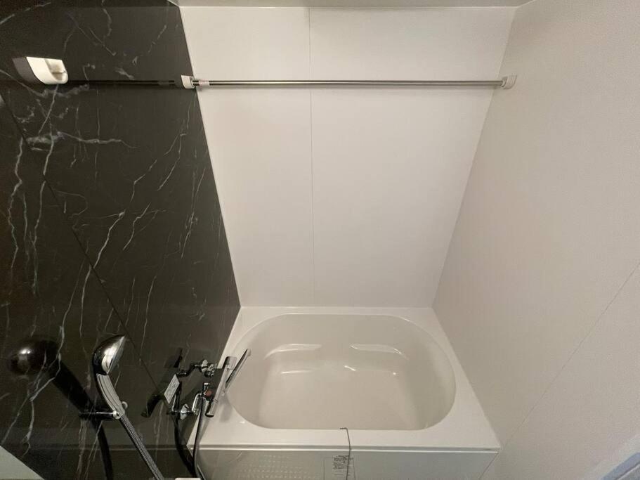 Wolf Pack Apartment 33 Осака Екстериор снимка