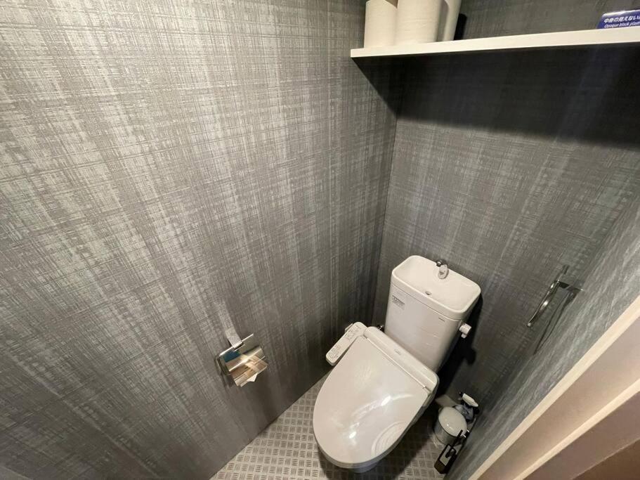 Wolf Pack Apartment 33 Осака Екстериор снимка