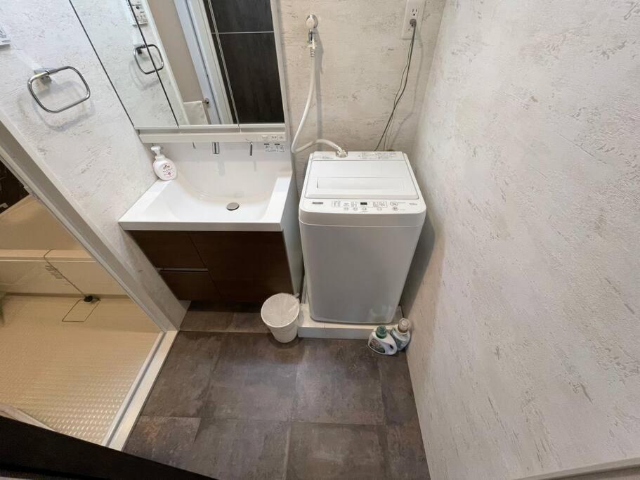 Wolf Pack Apartment 33 Осака Екстериор снимка