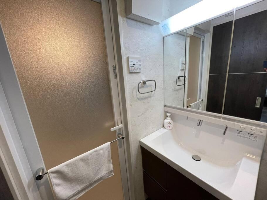 Wolf Pack Apartment 33 Осака Екстериор снимка